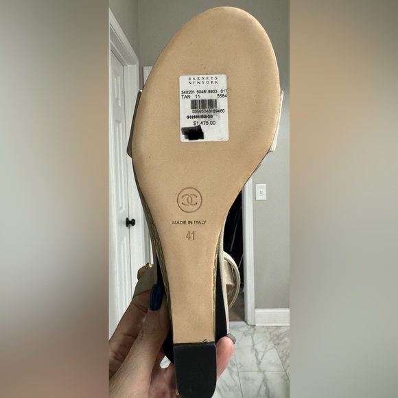 NIB - Gorgeous Chanel Pearl and Gold Wedges - Collector's Dream - Picture 8 of 8